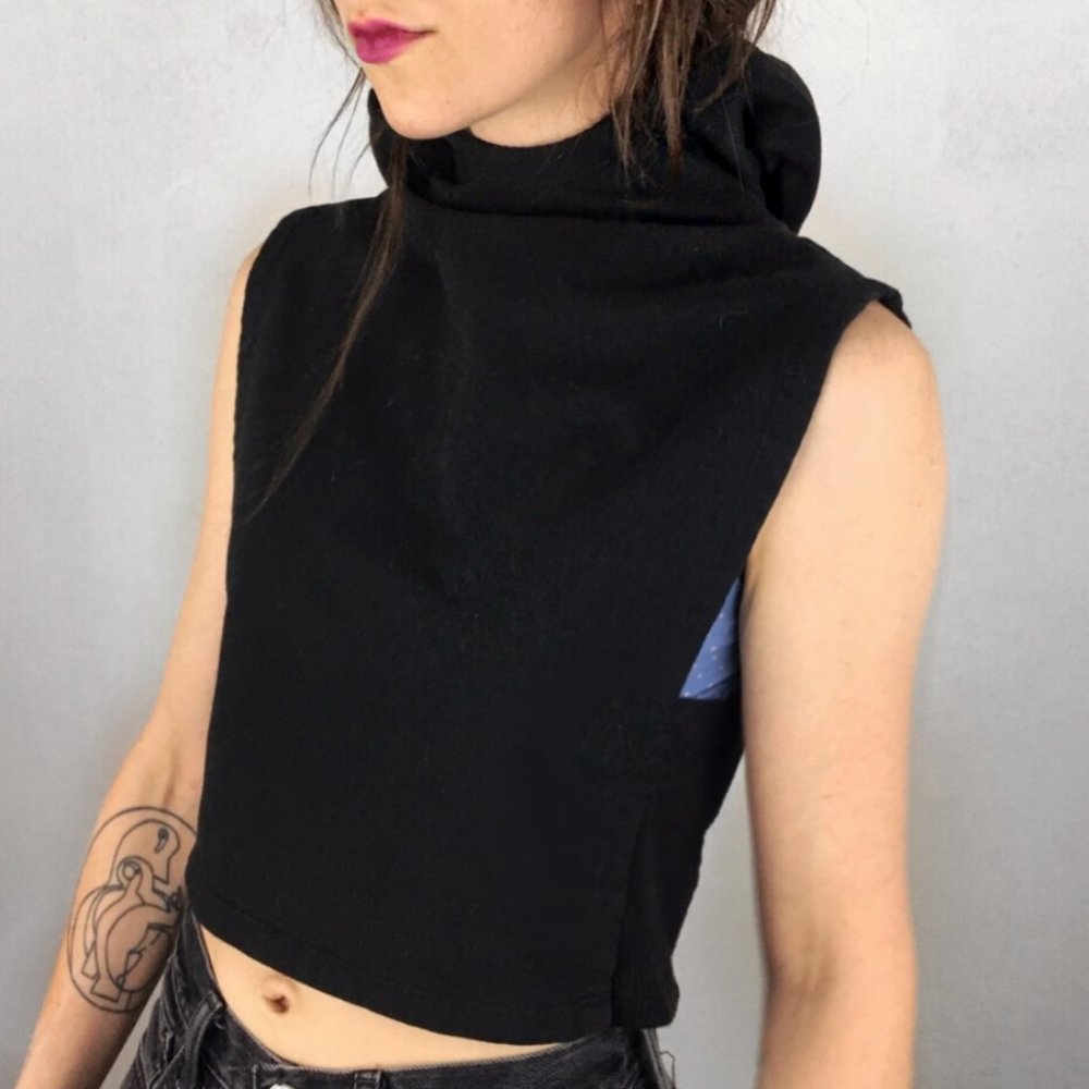 Black Sleeveless Hooded Crop Top - Women